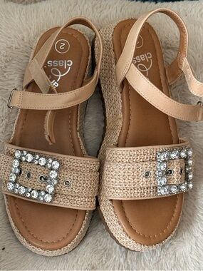 art class Beige Wedge Sandals with Rhinestone Buckles Girls size 2